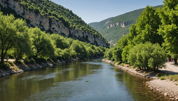 Découvrez les joies de l'ardèche : escapade au fil de l'eau